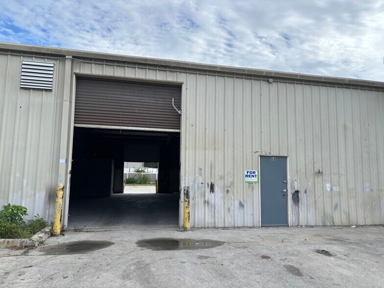 9765 S Orange Blossom Trl, Orlando, FL for lease - Building Photo - Image 2 of 2