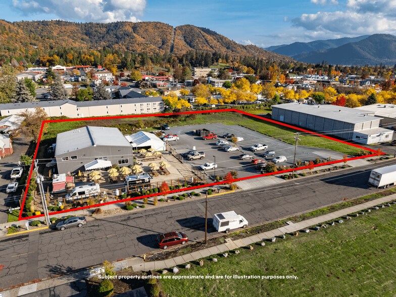 1863 NW Washington Blvd, Grants Pass, OR à vendre - Photo du bâtiment - Image 2 de 49