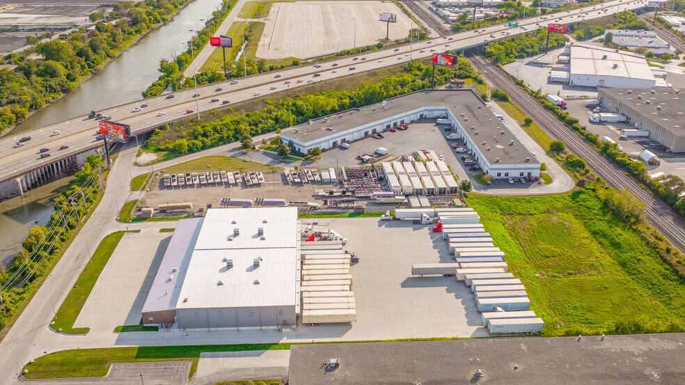 6800 S River Rd, Hodgkins, IL à louer - Photo du bâtiment - Image 1 de 1