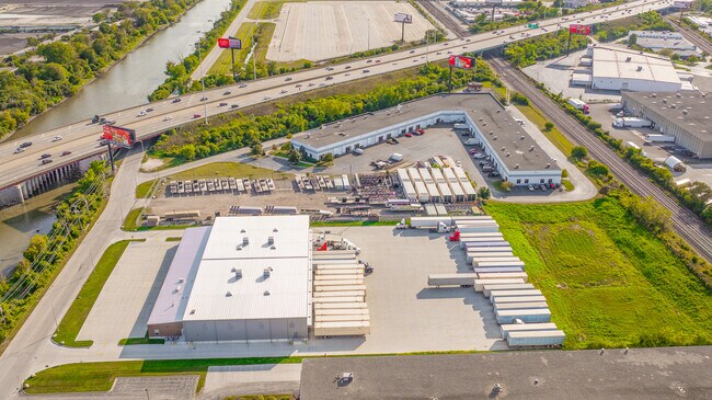 Plus de détails pour 6800 S River Rd, Hodgkins, IL - Industriel à louer