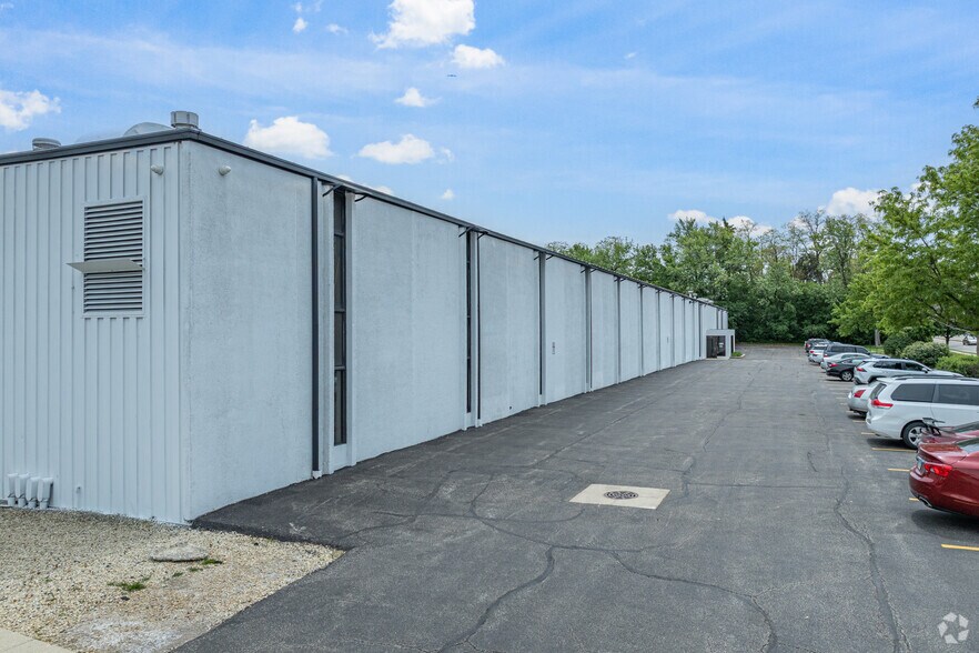 8245 S Lemont Rd, Darien, IL à vendre - Photo du bâtiment - Image 2 de 5