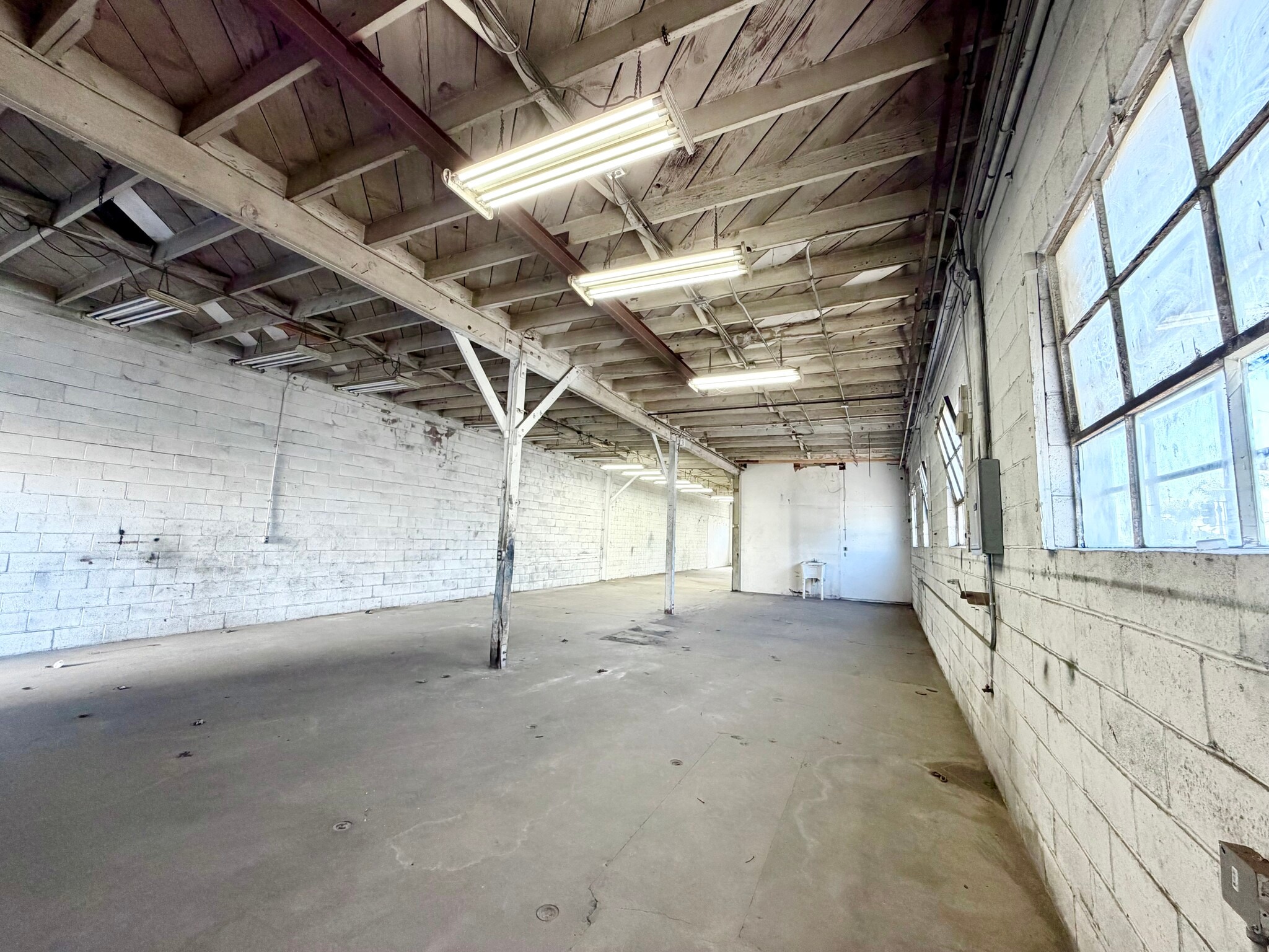 4401 Firestone Blvd, South Gate, CA for lease Interior Photo- Image 1 of 18