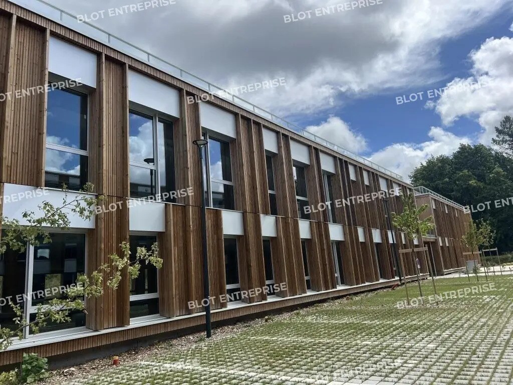 Office in Saint-Jacques-de-la-Lande for lease Building Photo- Image 1 of 15