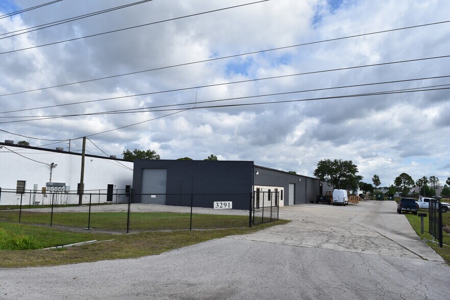 3291 118th Ave N, Saint Petersburg, FL à louer - Photo du bâtiment - Image 2 de 10