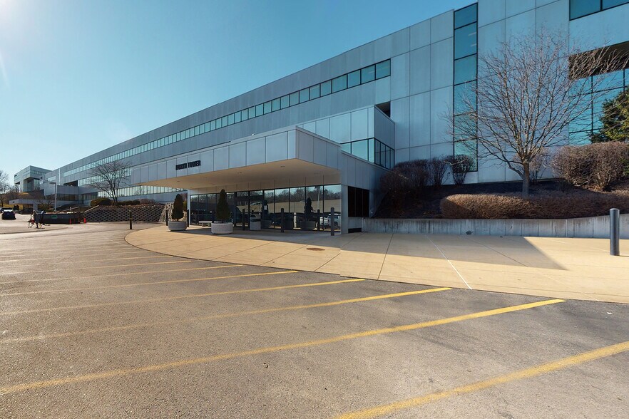12855 N 40 Dr, Saint Louis, MO à louer - Photo du bâtiment - Image 3 de 13