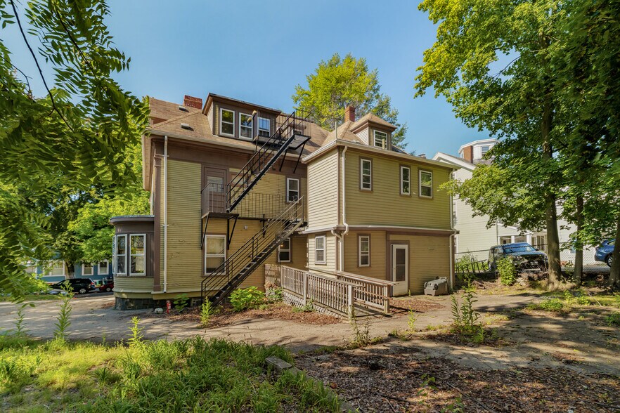 17 Monmouth St, Somerville, MA à vendre - Photo du bâtiment - Image 2 de 50