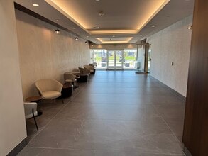 8909 N Port Washington Rd, Milwaukee, WI for lease Interior Photo- Image 2 of 21