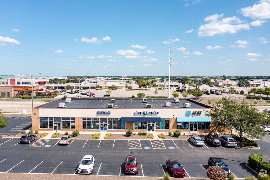 4302-4442 E New York St, Aurora, IL à louer - Photo du bâtiment - Image 2 de 12