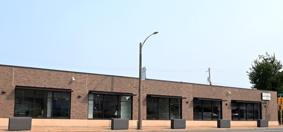 1730 W North Ave, Milwaukee, WI à vendre - Photo du bâtiment - Image 3 de 35