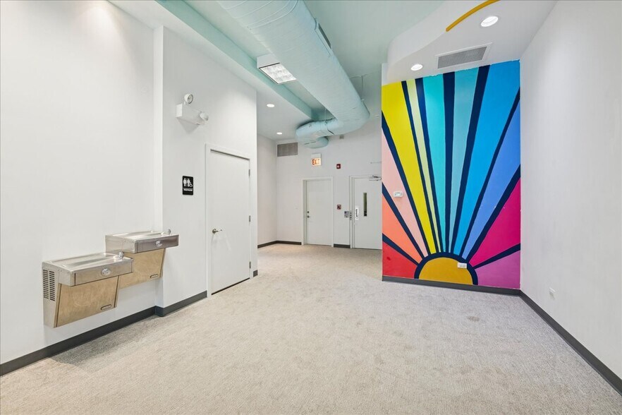 3827 N Southport Ave, Chicago, IL à louer - Photo du bâtiment - Image 2 de 16