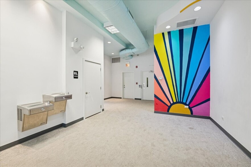 3827 N Southport Ave, Chicago, IL à louer - Photo du bâtiment - Image 2 de 16