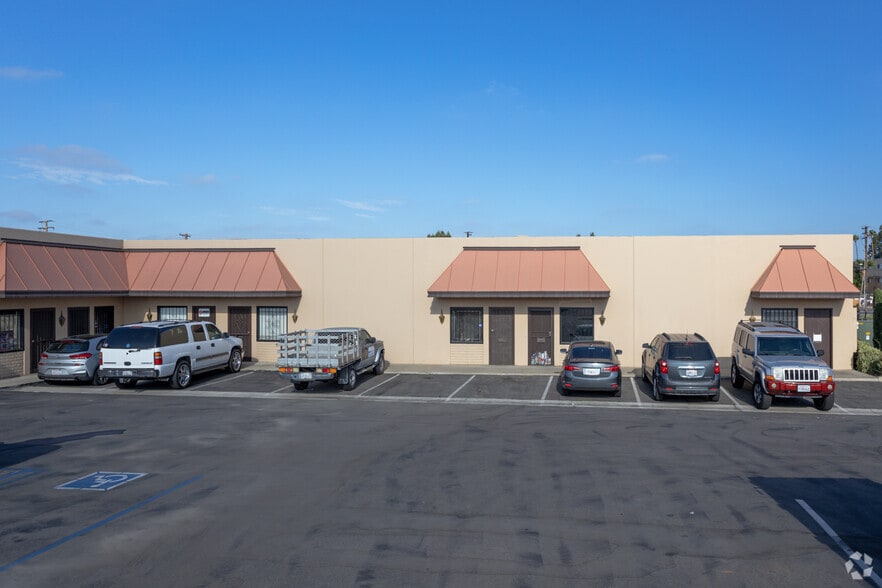 13020 Tom White Way, Norwalk, CA à louer - Photo du bâtiment - Image 3 de 16
