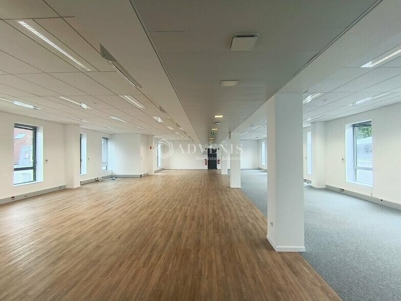 Office in Lille for lease - Building Photo - Image 3 of 11