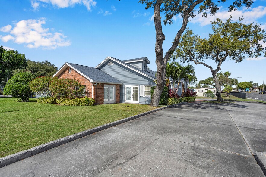 8200 Seminole Blvd, Seminole, FL for lease - Building Photo - Image 2 of 36