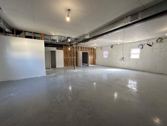 Plus de détails pour 702 Delevan St, Charlottesville, VA - Local d'activités à louer