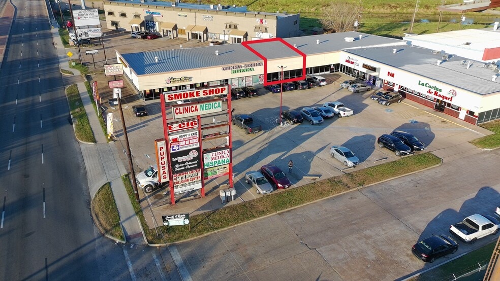 5930 Highway 6 N, Houston, TX for lease - Building Photo - Image 2 of 4