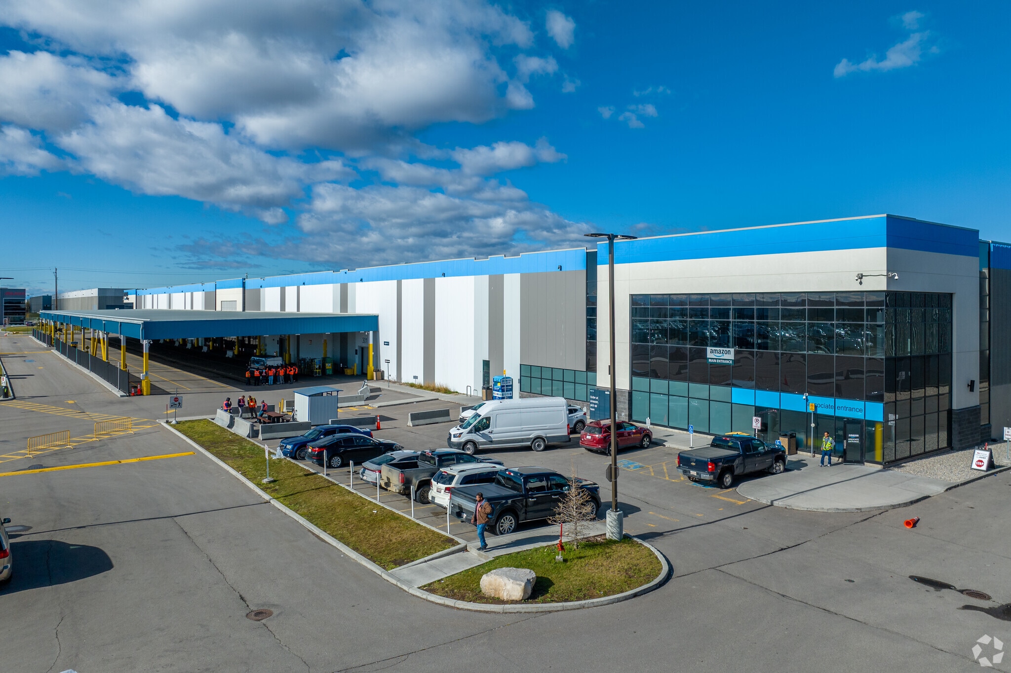 7090 57th St SE, Calgary, AB for sale Primary Photo- Image 1 of 1