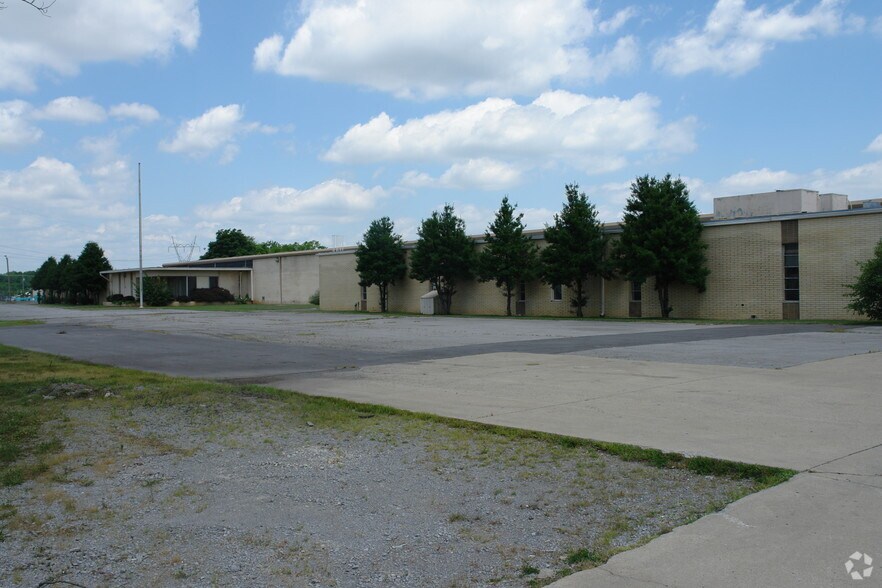 845 Middle Tennessee Blvd, Murfreesboro, TN à louer - Photo du bâtiment - Image 2 de 9