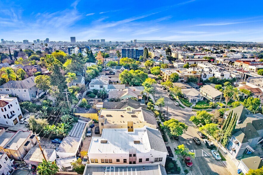 852 N Oxford Ave, Los Angeles, CA à vendre - Photo du bâtiment - Image 3 de 21