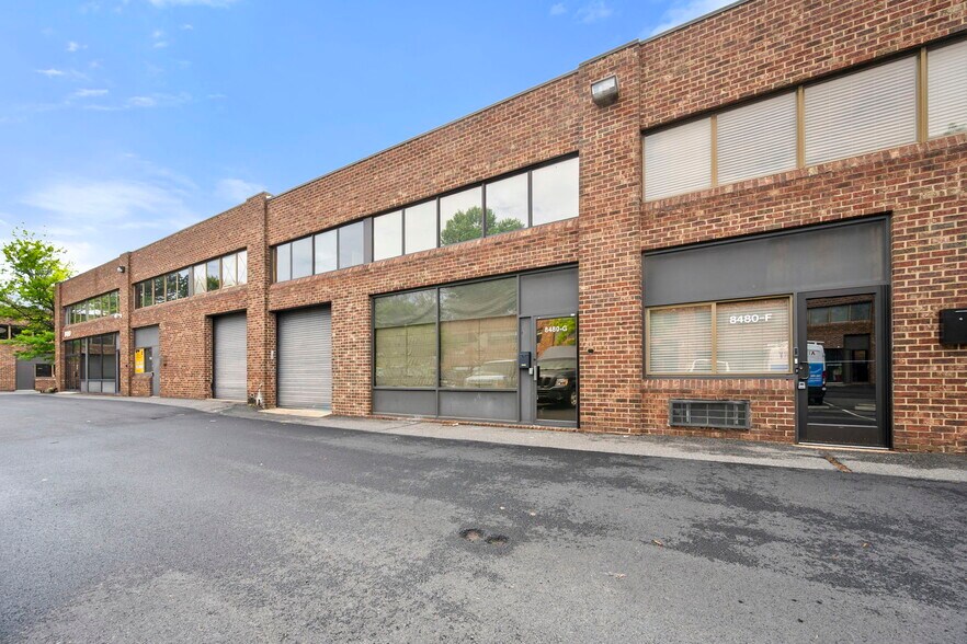 8480-8486 Tyco Rd, Vienna, VA à louer - Photo du bâtiment - Image 3 de 28