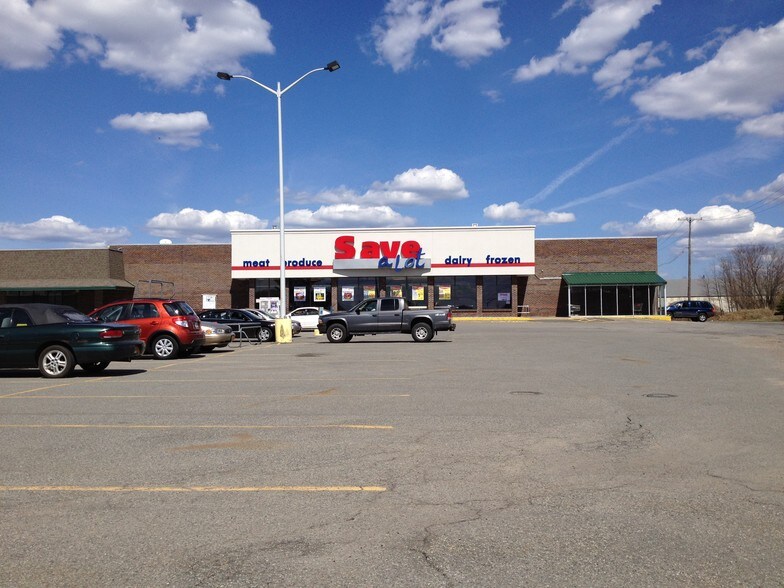 94 Demars Blvd, Tupper Lake, NY à louer - Photo du bâtiment - Image 3 de 11