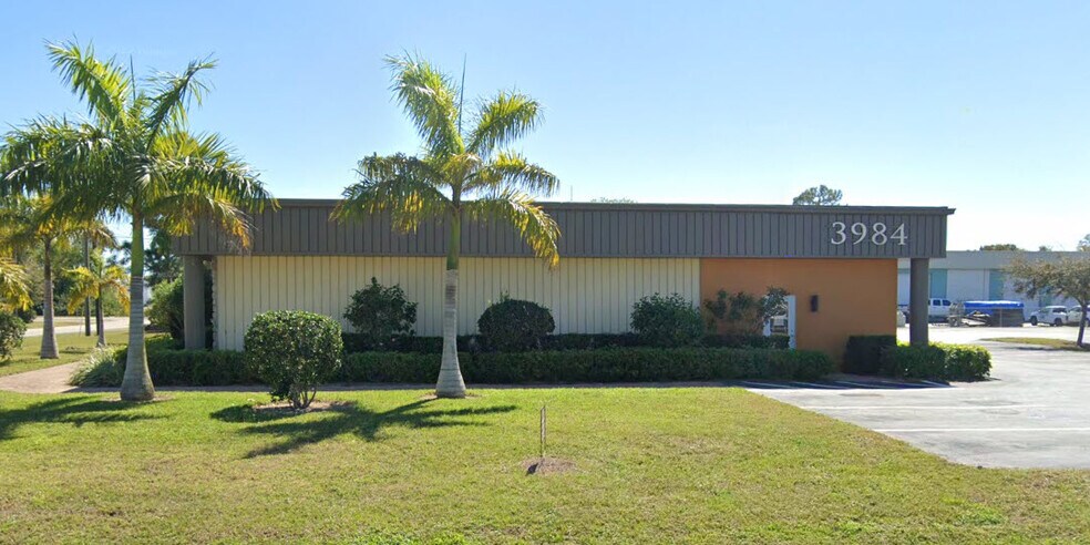 3984 Arnold Ave, Naples, FL à vendre - Photo du bâtiment - Image 3 de 8