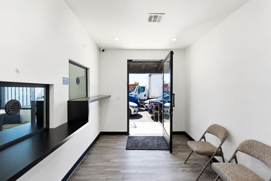 13449 Van Nuys Blvd, Pacoima, CA à louer - Photo du bâtiment - Image 2 de 10