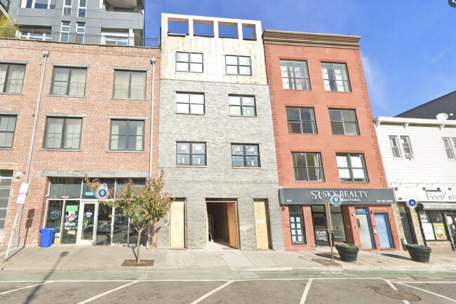Plus de détails pour 648 Montgomery St, Jersey City, NJ - Bureau/Commerce de détail à louer