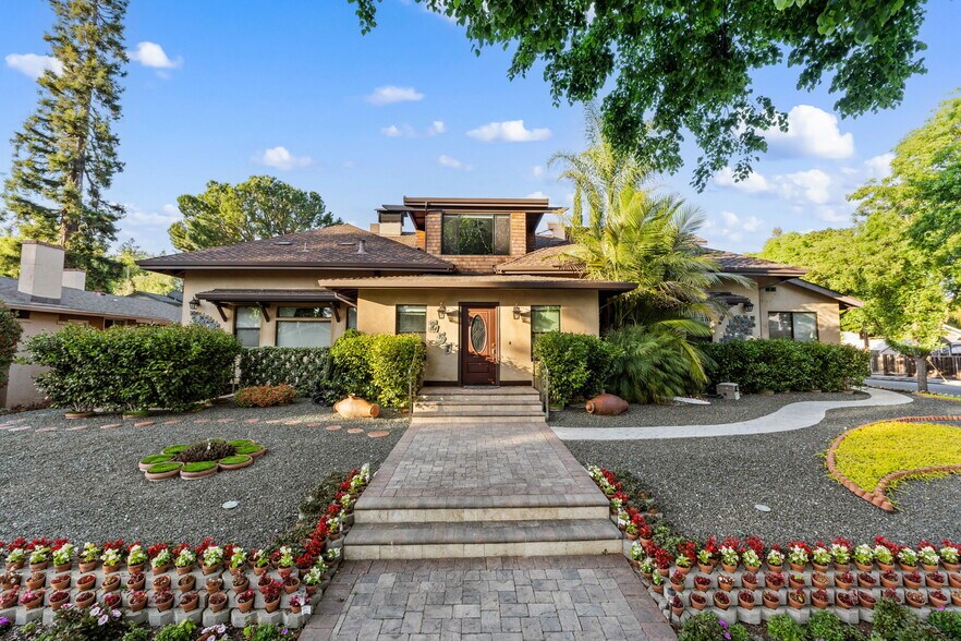 251 Middlefield Rd, Palo Alto, CA à vendre - Photo du bâtiment - Image 1 de 127