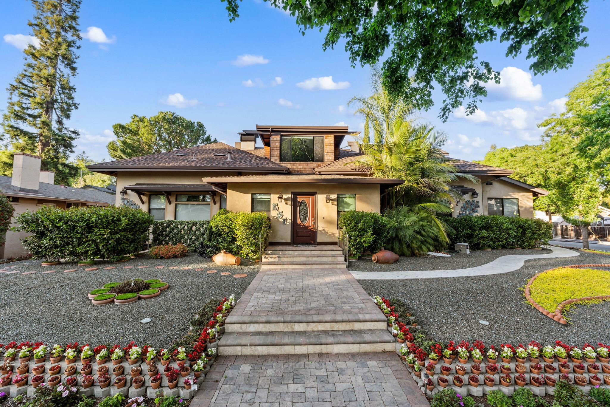 251 Middlefield Rd, Palo Alto, CA à vendre Photo du bâtiment- Image 1 de 128