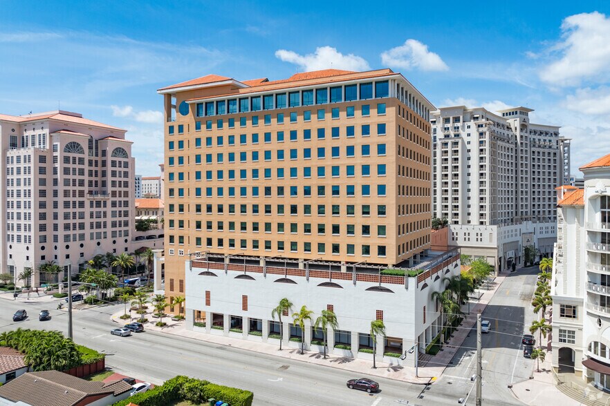 55 Alhambra Plz, Coral Gables, FL à louer - Photo du bâtiment - Image 2 de 6