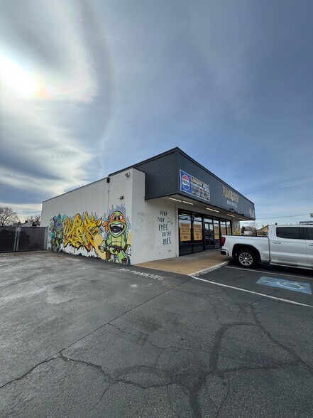 302 W Nob Hill Blvd, Yakima, WA à louer - Photo principale - Image 1 de 16