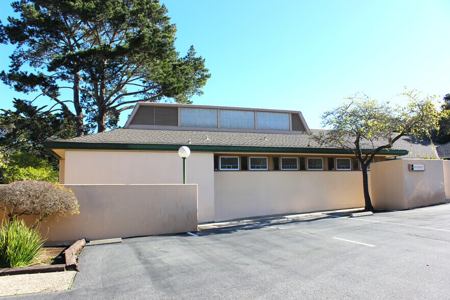 757 Pacific St, Monterey, CA à vendre - Photo du bâtiment - Image 2 de 16