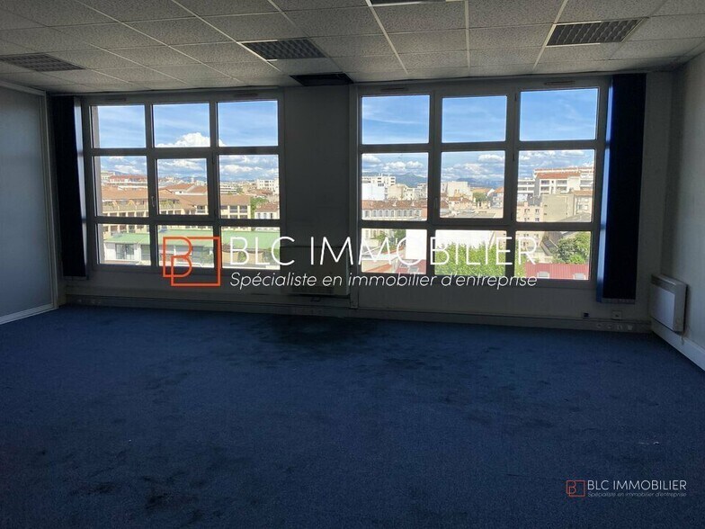 Bureau dans Marseille à louer - Photo du bâtiment - Image 2 de 12