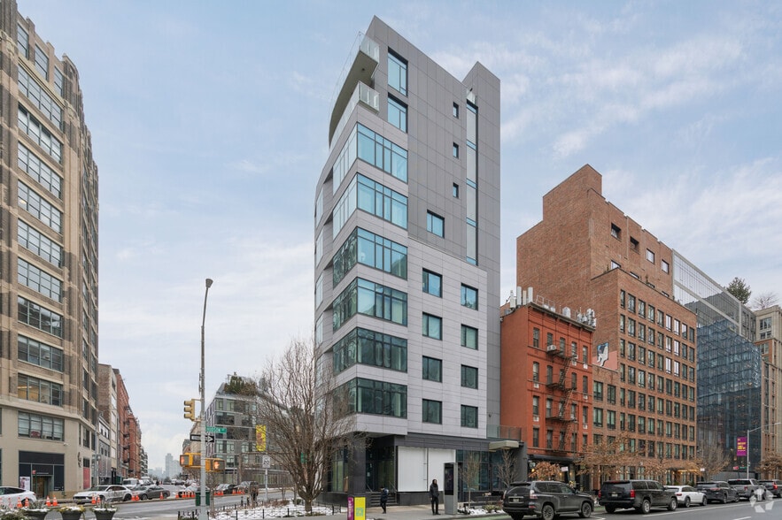 219 Hudson St, New York, NY for lease - Building Photo - Image 3 of 5