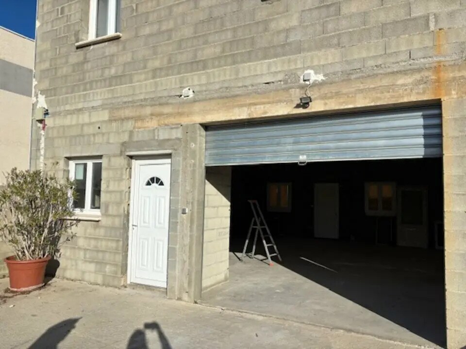 Flex dans Lunel à louer Photo du bâtiment- Image 1 de 6