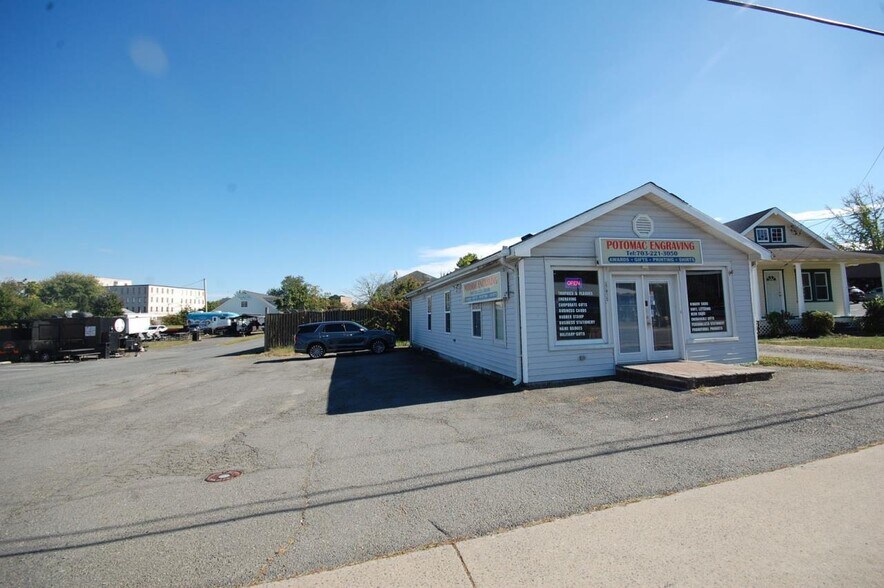 17935 S Main St, Dumfries, VA à vendre - Photo du bâtiment - Image 3 de 13