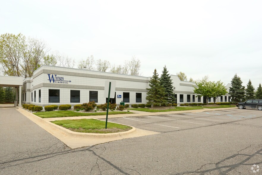 11200 Metro Airport Center Dr, Romulus, MI for lease - Building Photo - Image 2 of 7