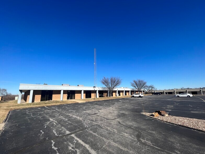 10151-10167 Corporate Square Dr, Creve Coeur, MO à vendre - Photo du bâtiment - Image 3 de 6