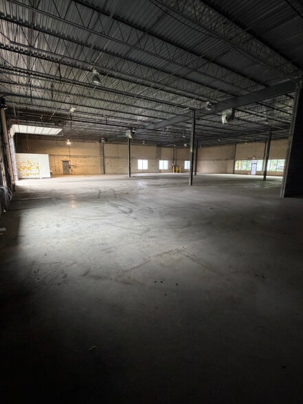 2201 Hangar Pl, Allentown, PA for lease - Building Photo - Image 2 of 6