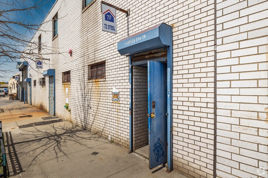 134-19 33rd Ave, Flushing, NY à vendre - Photo du bâtiment - Image 3 de 8