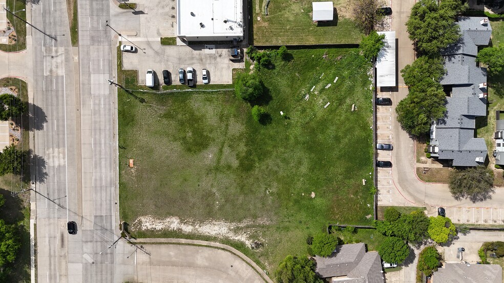 18615 Marsh Ln, Dallas, TX à vendre - Photo du bâtiment - Image 3 de 5