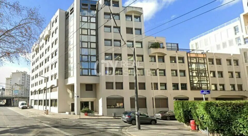 Office in Lyon for sale Building Photo- Image 1 of 9
