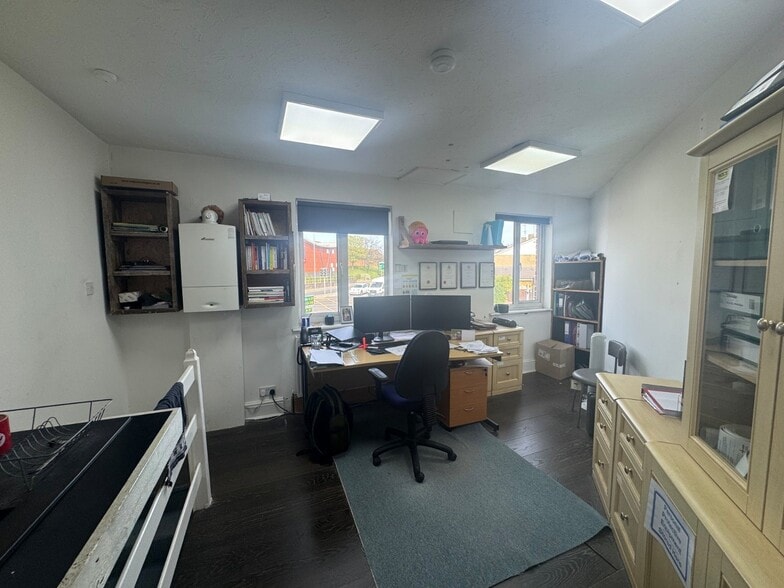 9 Downlands Para, Worthing for lease - Interior Photo - Image 3 of 5