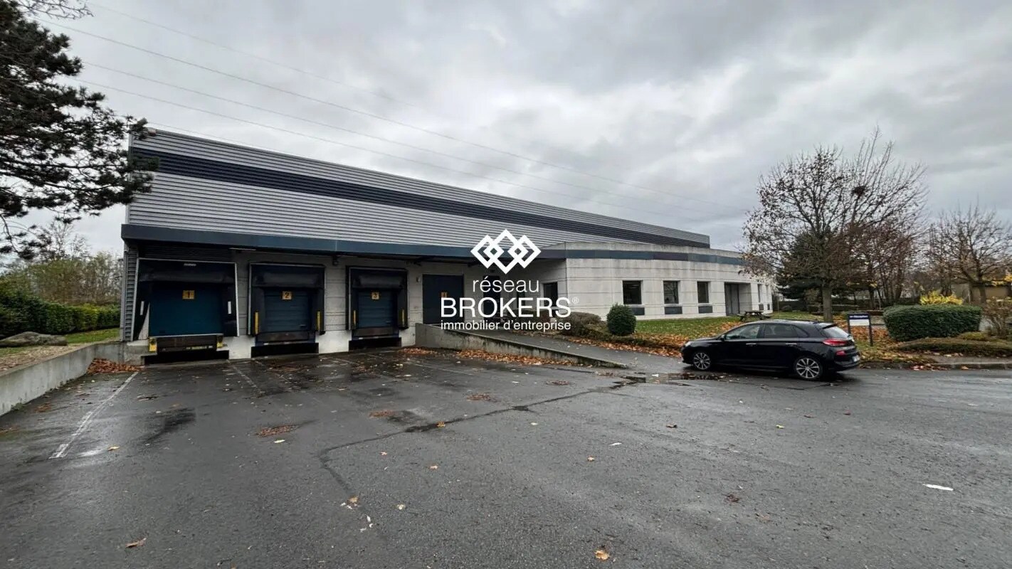 Flex in Lisses for lease Building Photo- Image 1 of 3