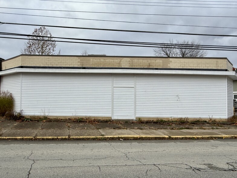 421-427 Freeport St, New Kensington, PA for sale - Building Photo - Image 2 of 6