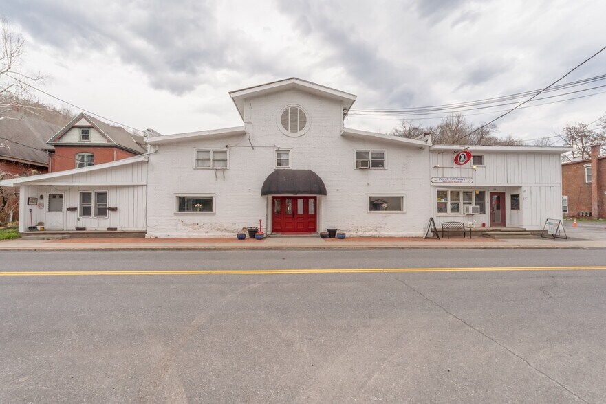 388 Main St, Rosendale, NY à vendre - Photo du bâtiment - Image 1 de 54