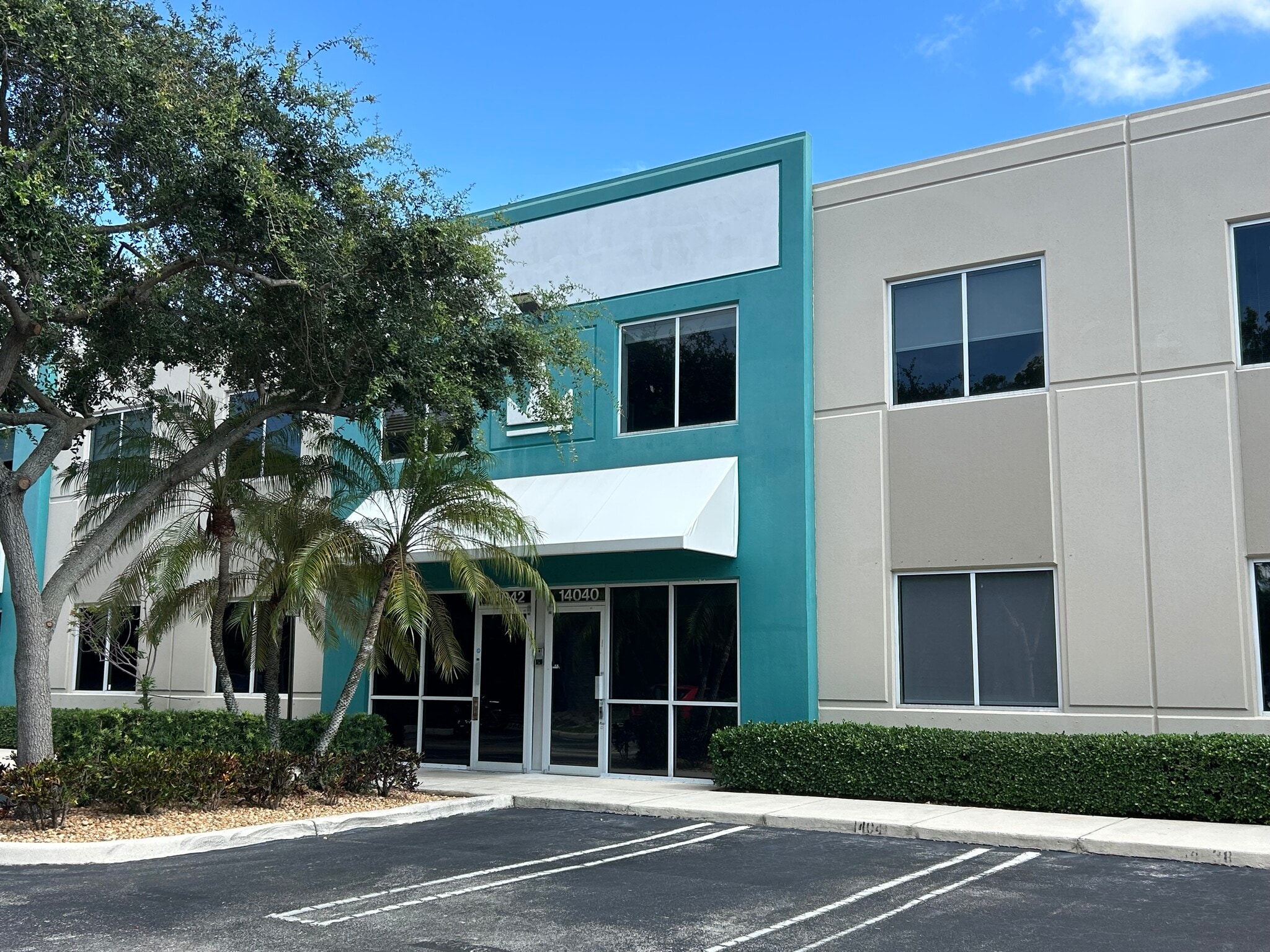 14000-14046 NW 82nd Ave, Miami Lakes, FL for lease Building Photo- Image 1 of 83