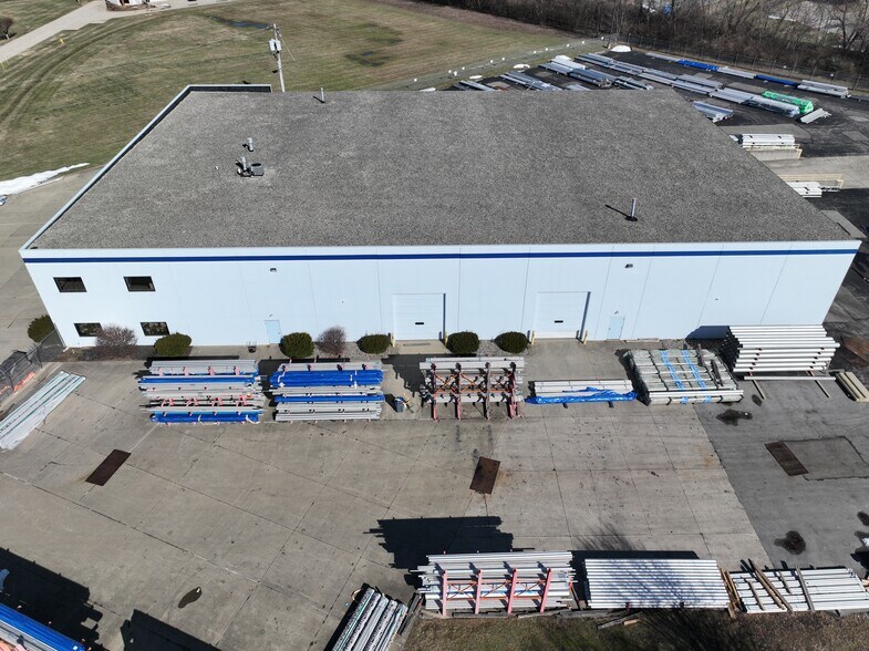 2015 Stapleton Ct, Forest Park, OH à vendre - Photo du bâtiment - Image 2 de 9