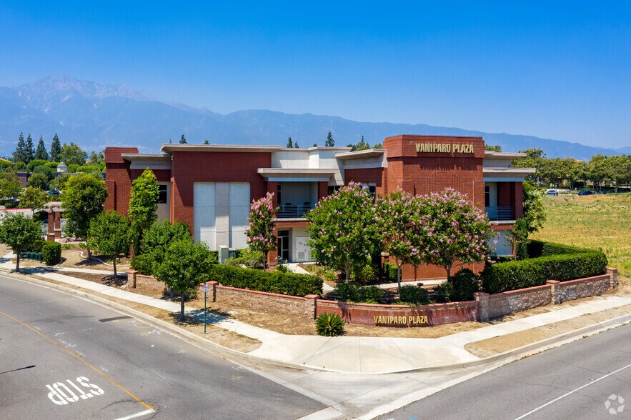 10832 Laurel St, Rancho Cucamonga, CA à louer - Photo du bâtiment - Image 2 de 3